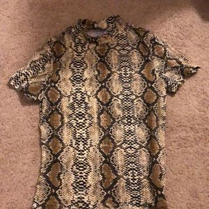 Snake skin turtle neck short sleeve